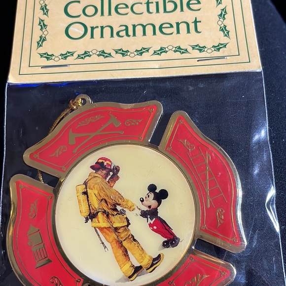 WDW Mickey Mouse Fireman Commemorative 9-11 ornament.  Still sealed - Picture 2 of 4